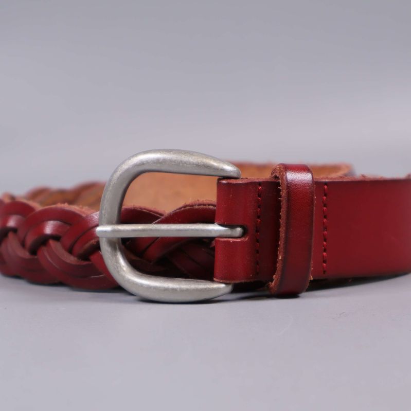 Närbild på spännet och flätningen av skärpet