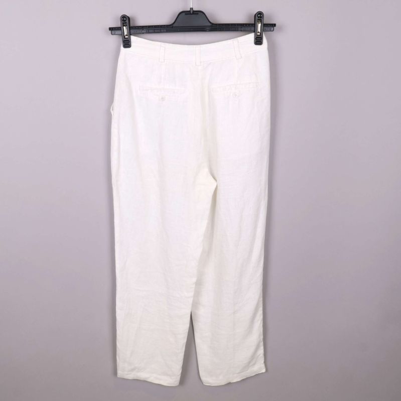 Vita linnebyxor bakifrån