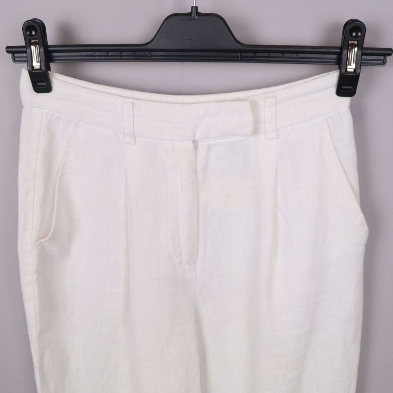 Midjedetaljer på byxorna