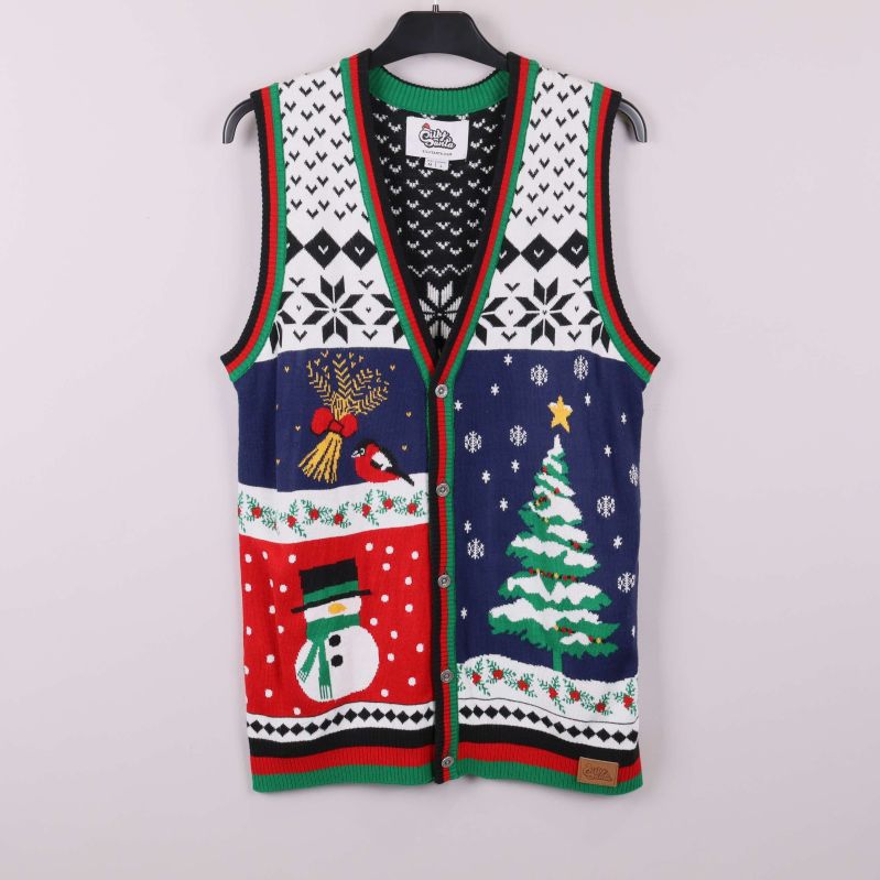 Framsidan av mönstrad julväst med snögubbe och gran