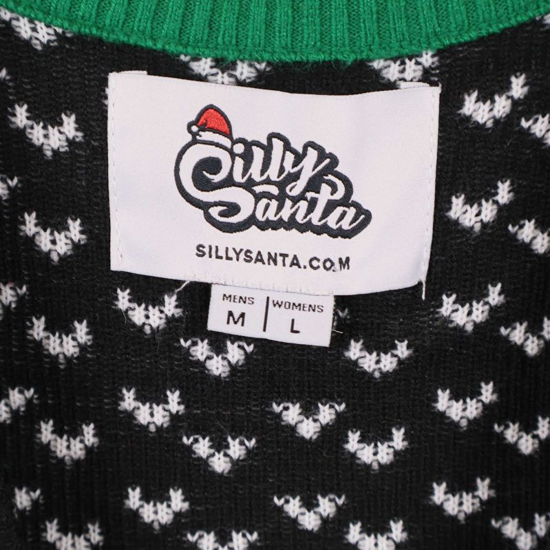 Närbild på Silly Santa etikett vid halsen