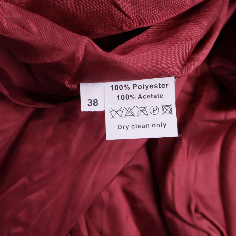 Materiallapp visar 100% polyester och 100% acetat, storlek 38