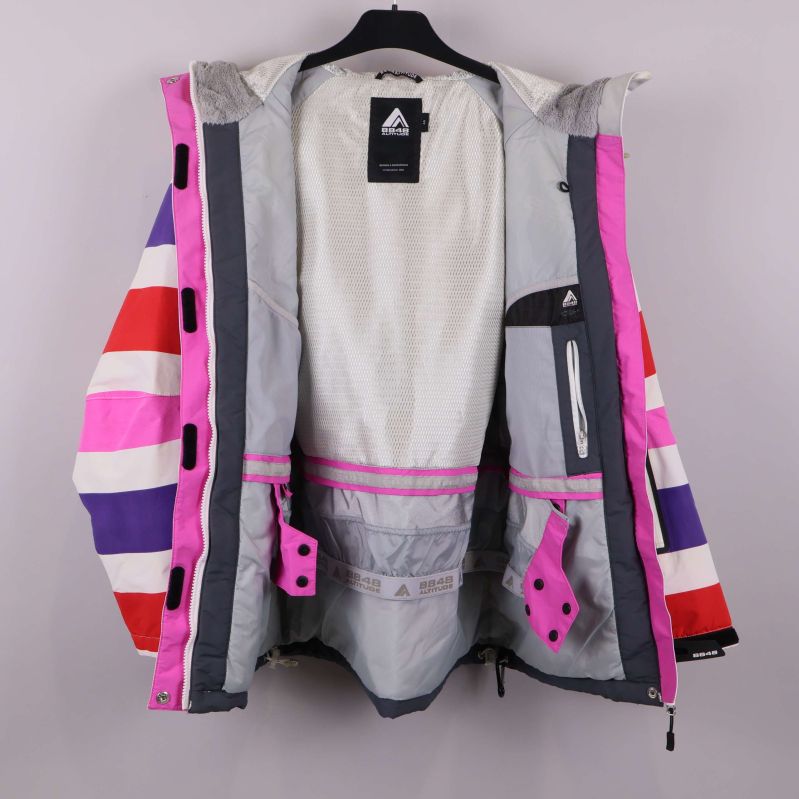 Jacka med öppen framsida och synligt innerfoder och mesh