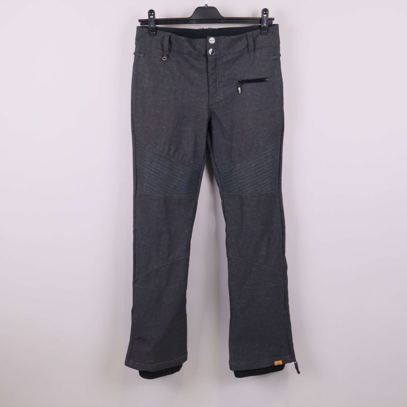 Grå softshellbyxa upphängd på galge, framifrån