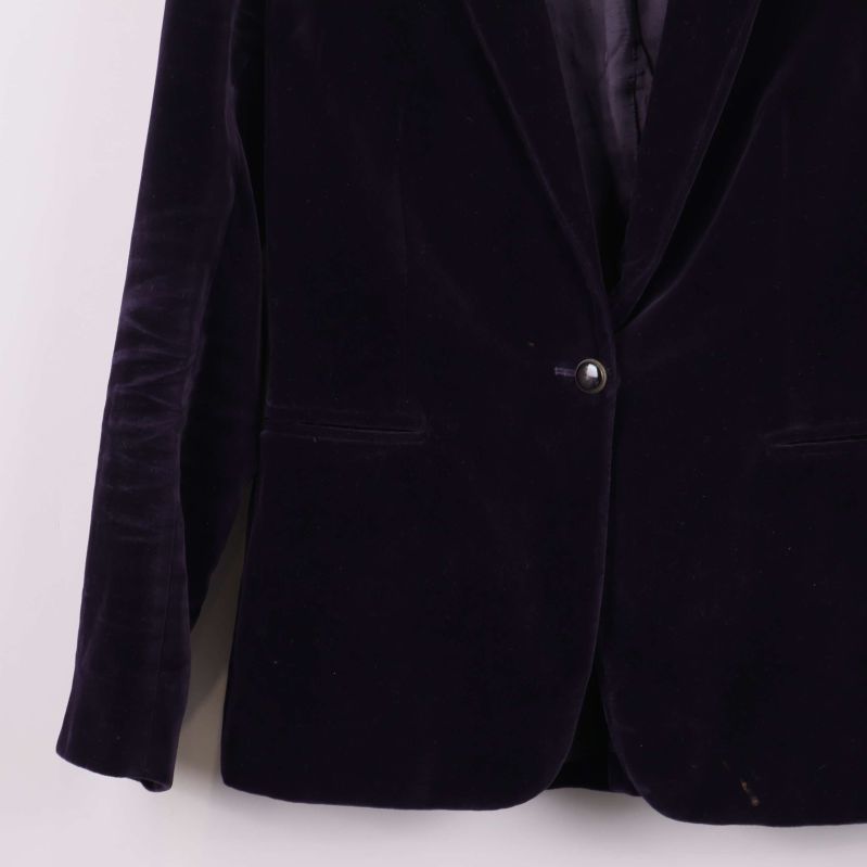 Nedre delen av sammetskavaj med fickor och knapp