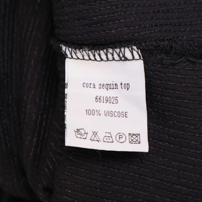 Materialetikett med information 100% viskos på insidan