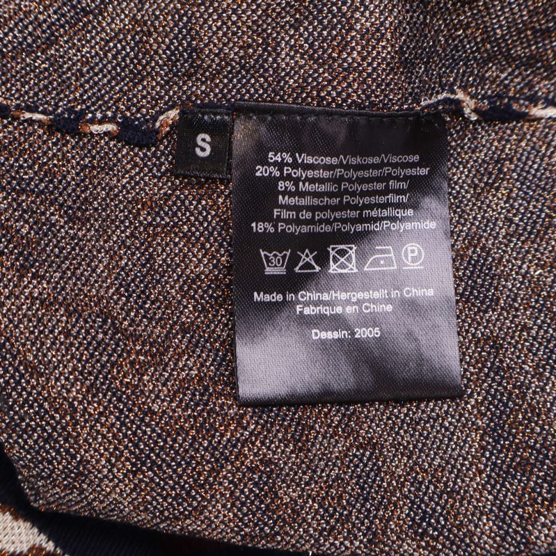 Materiallapp i tröjan med materialsammansättning