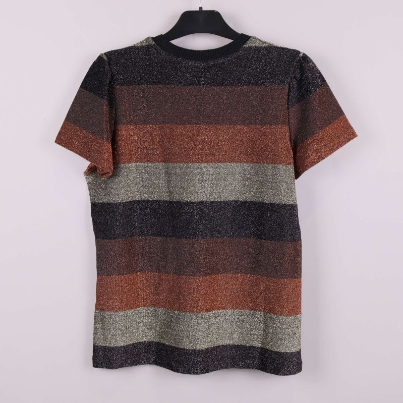 Baksida av randig t-shirt med glittereffekt