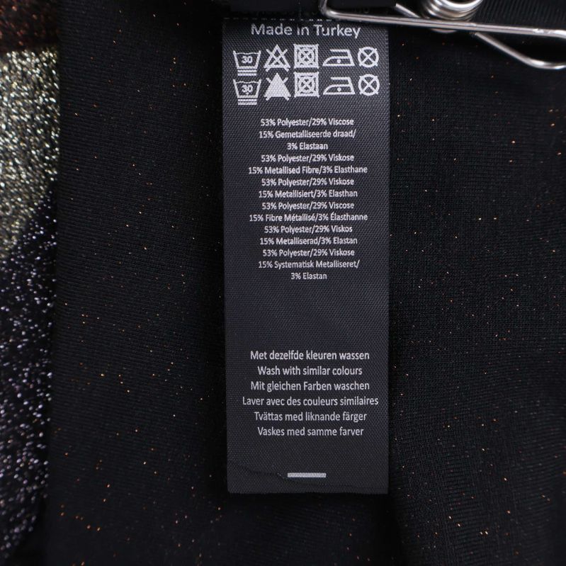 Materiallapp på insidan med sammansättning och tvättråd