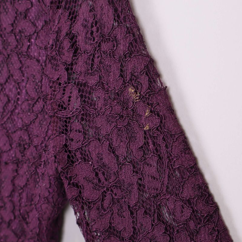 Närbild på ärm med liten defekt i spetsen