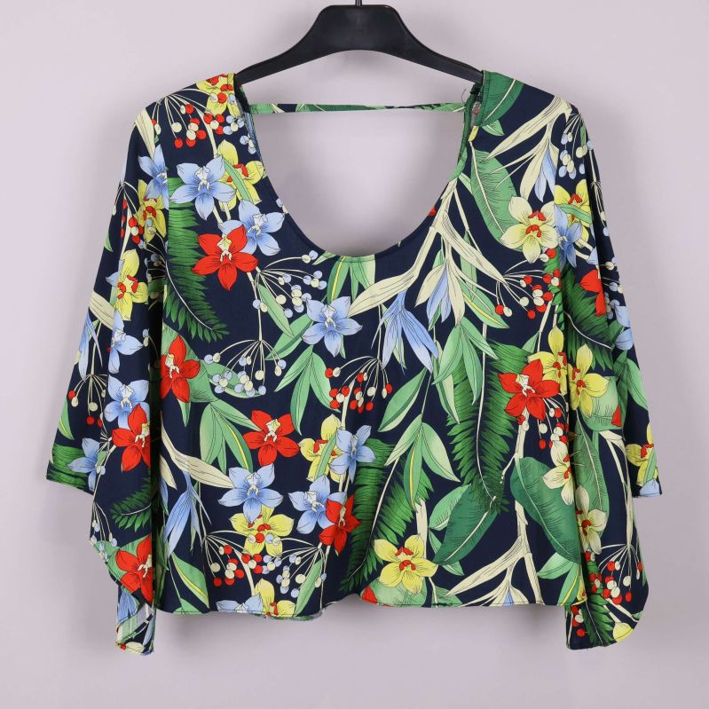 Topp med blommönster