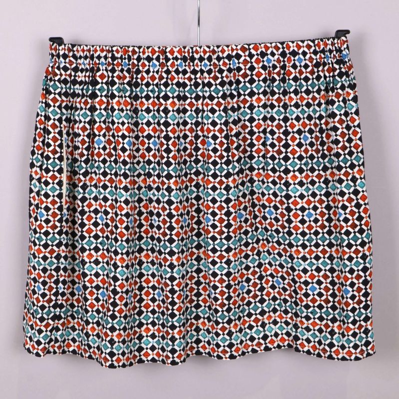 Baksida av geometrisk kjol