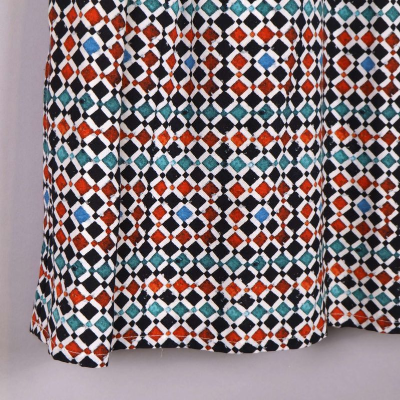 Närbild av mönstret på kjolen