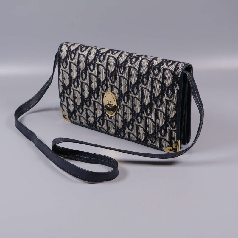 Axelremsväska i blått och beige med lång axelrem