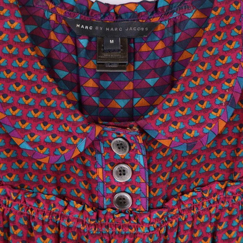 Märketikett på klänning