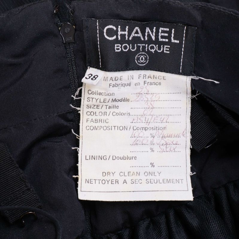 Chanel Boutique etikett och materiallapp inuti kjolen