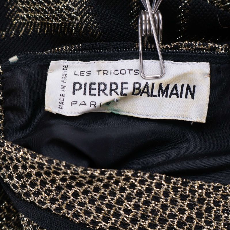 Pierre Balmain etikett i svart fodrad klänning