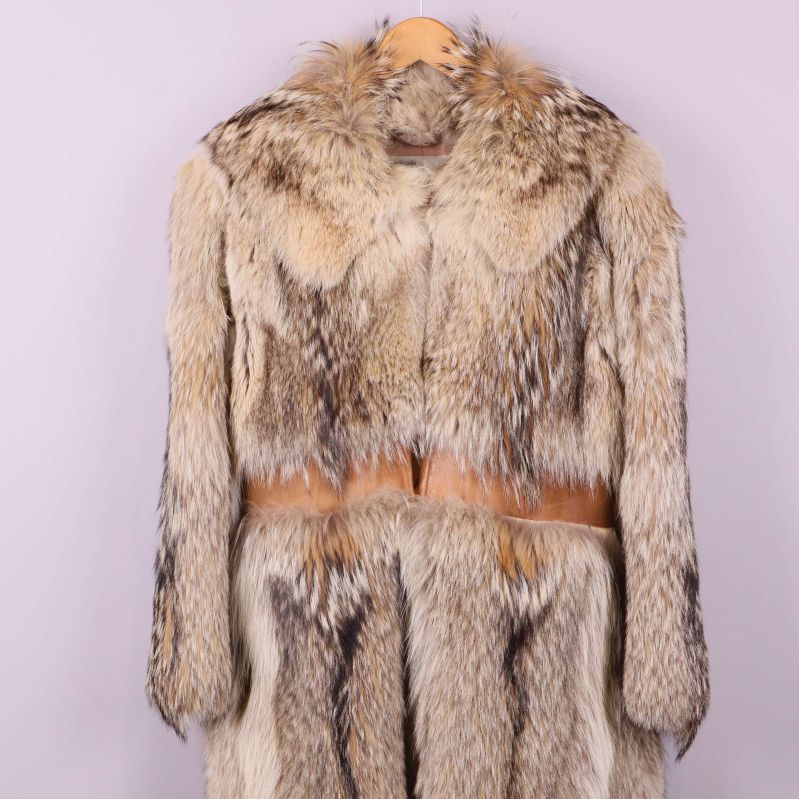 Pälskappans ovandel i rävpäls med krage