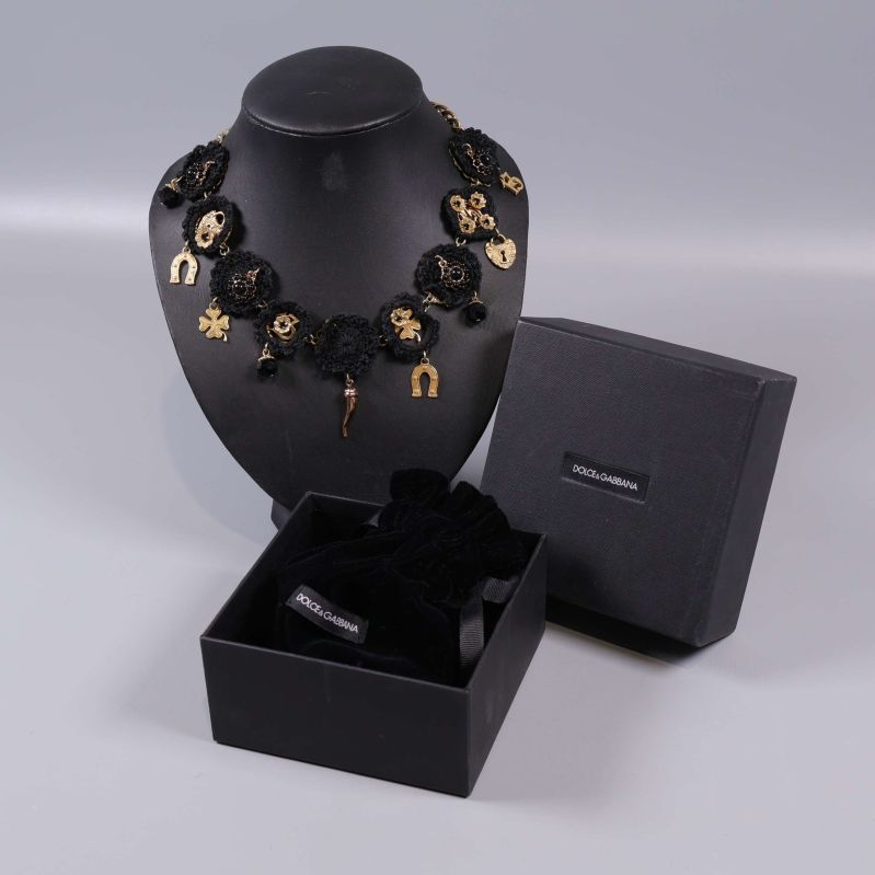 Halsband Dolce & Gabbana med ask och svart sammetsfodral