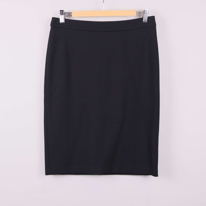 Svart pennkjol framifrån 