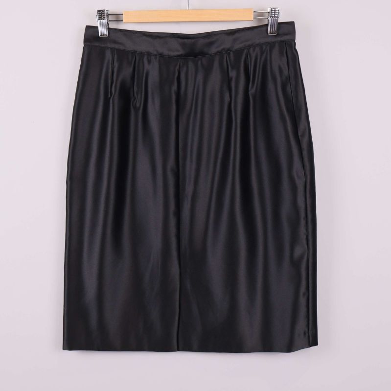 Svart satin kjol , baksidan