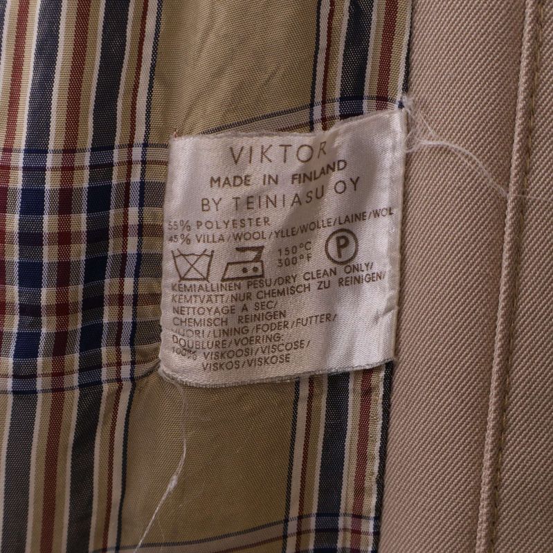 Materialetikett inuti trenchcoat