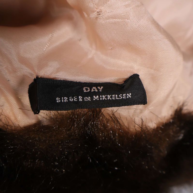 Närbild på etikett Day Birger et Mikkelsen
