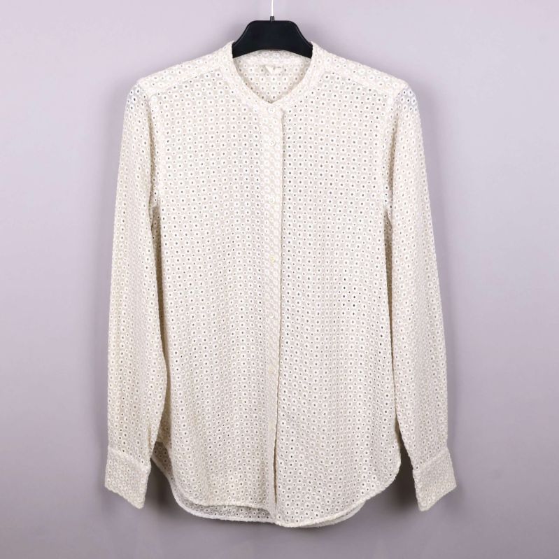 Vit skjorta med spetsmönster