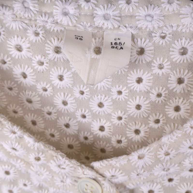 Kragdetalj på skjorta