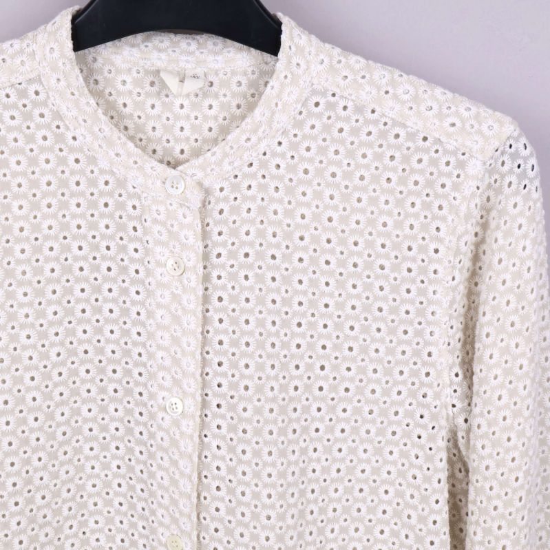 Kragdetalj på skjorta