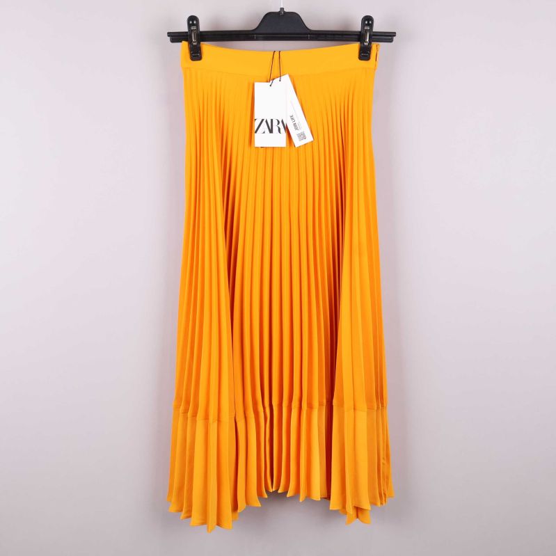 Elegant gul kjol framifrån