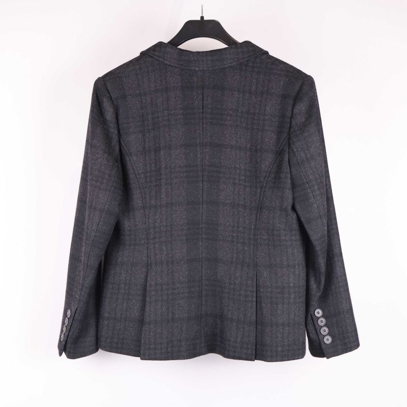 Baksida med rutigt mönster och knappar