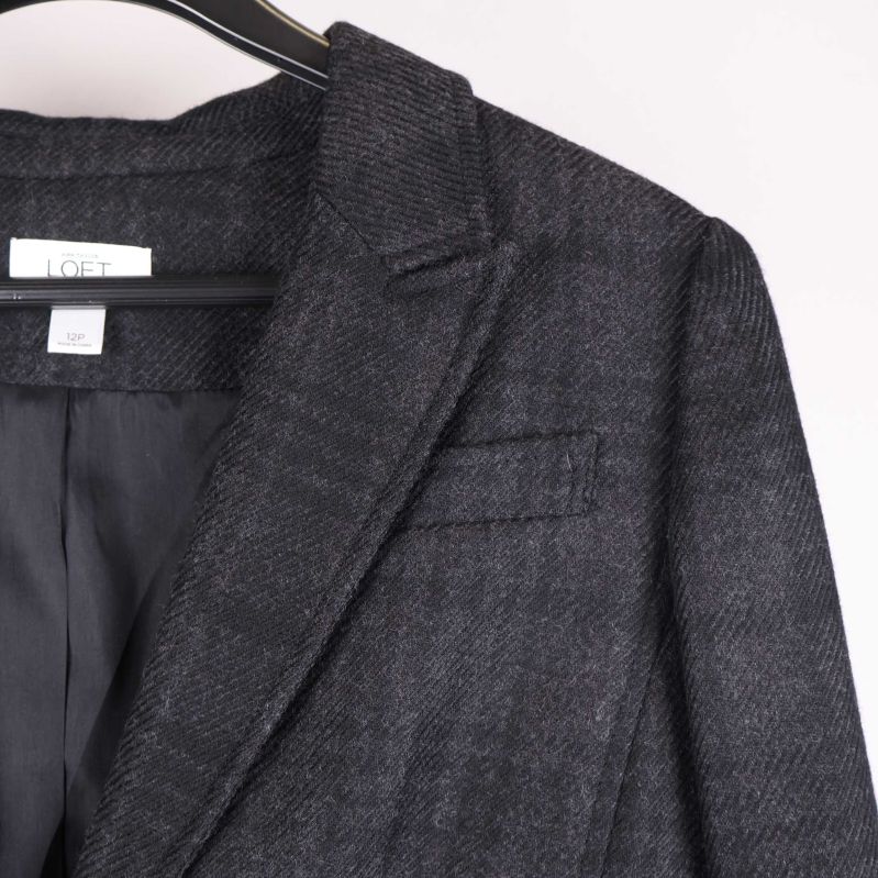 Rutigt tyg och knapp framtill