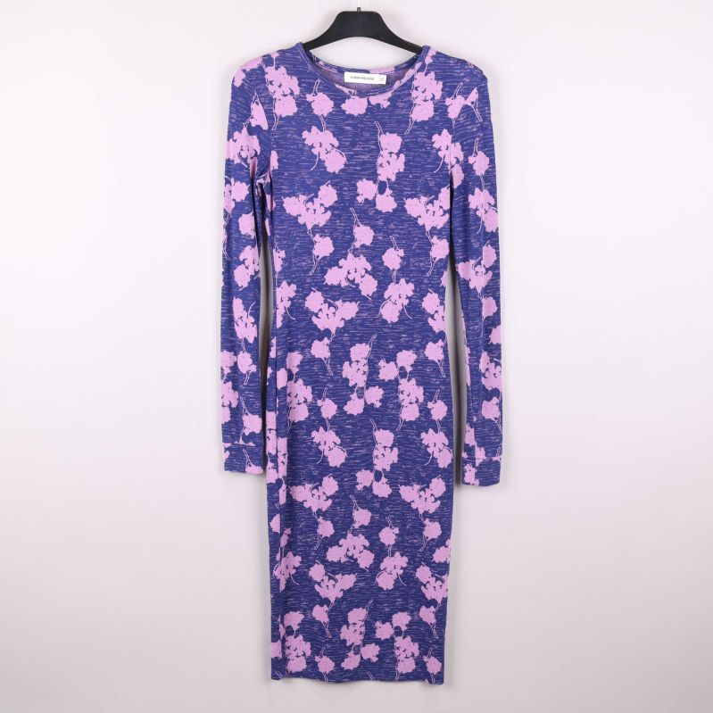 Klänning med blommönster fram