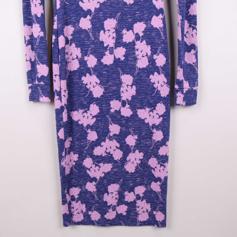 Nedre del av klänning med mönster