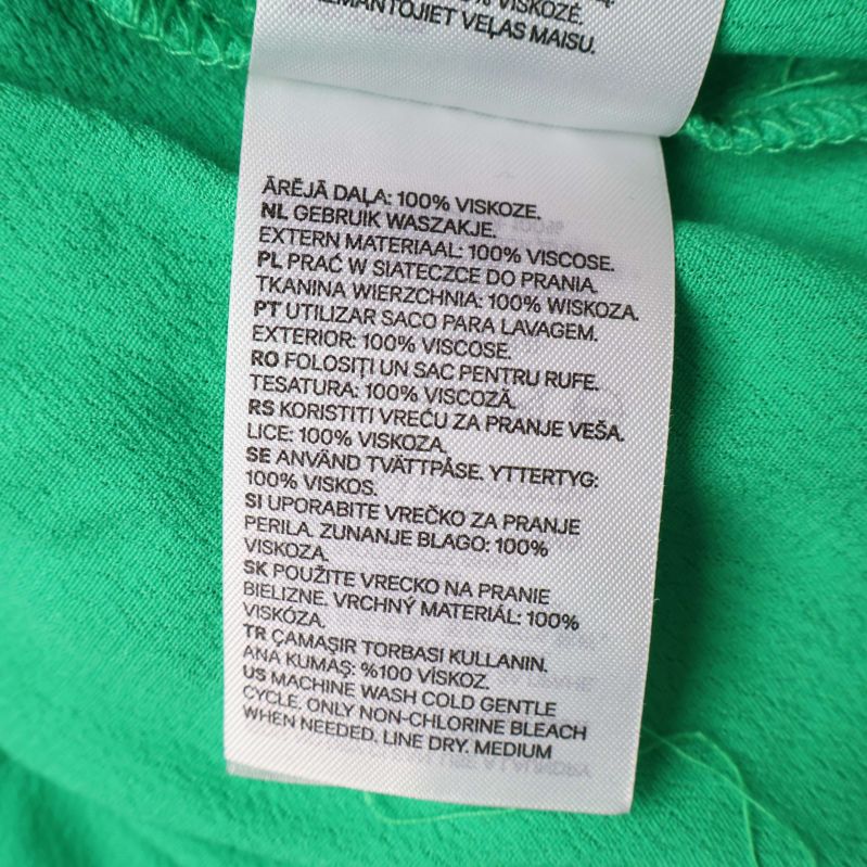 Klänningens material och skötselråd