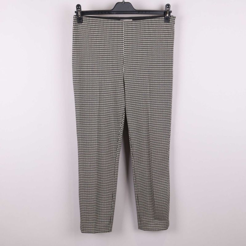 Mönstrade byxor framifrån