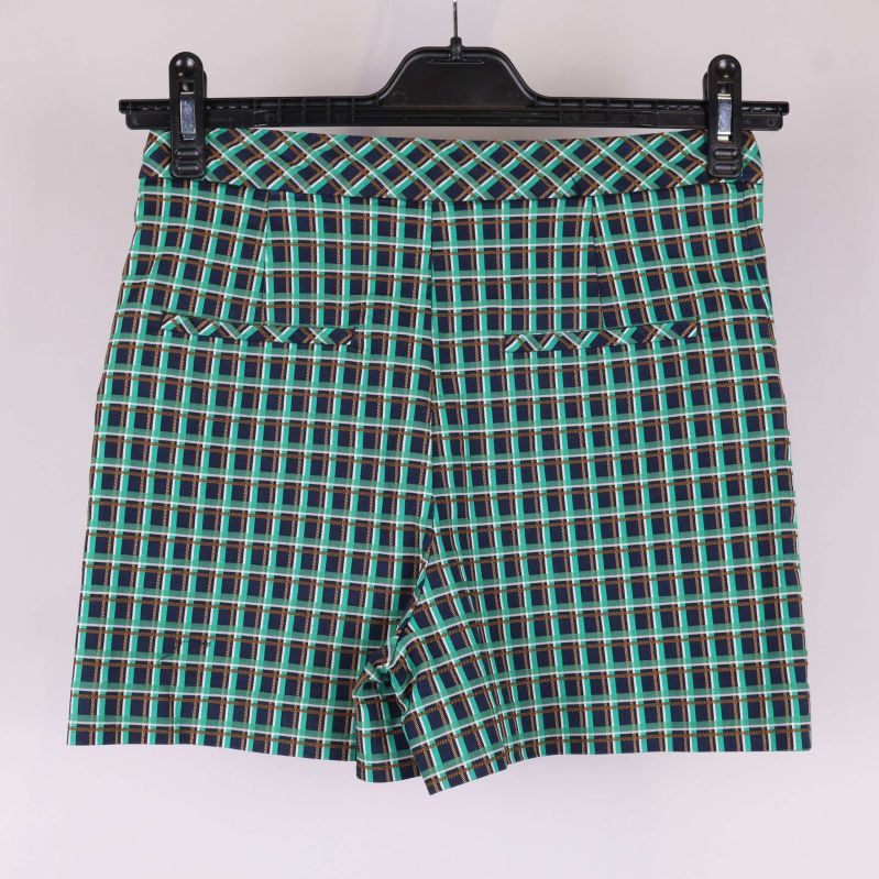 Baksida av rutiga shorts