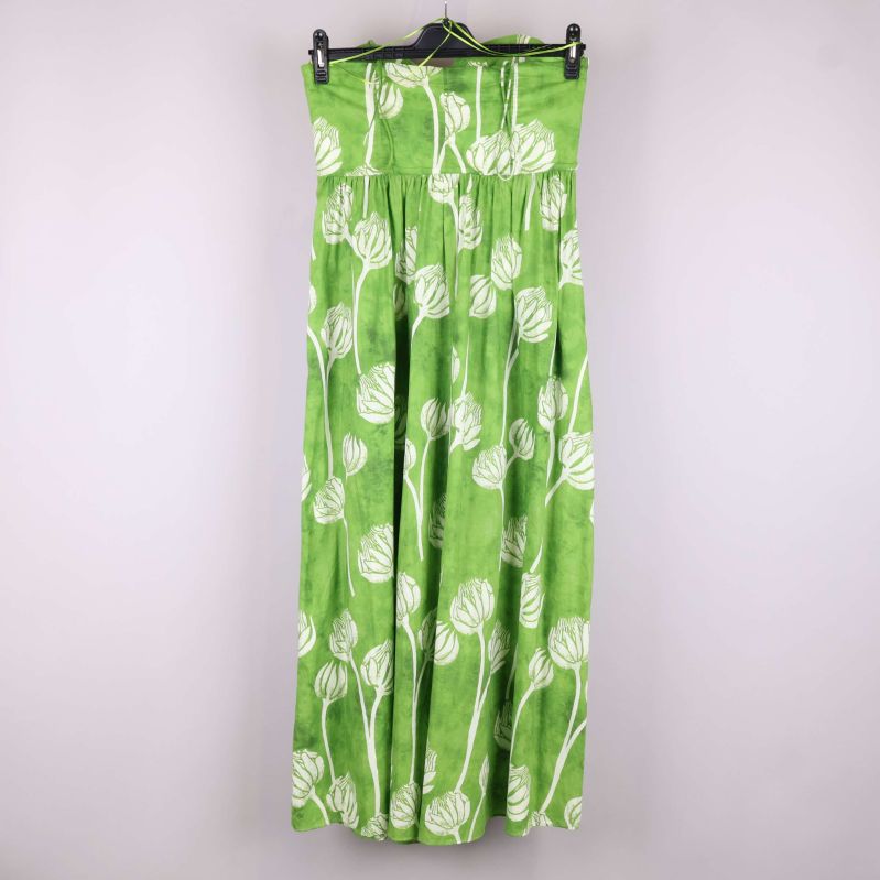 Blommig klänning bakifrån