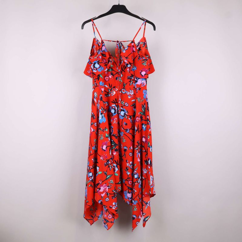 Baksida av blommig klänning