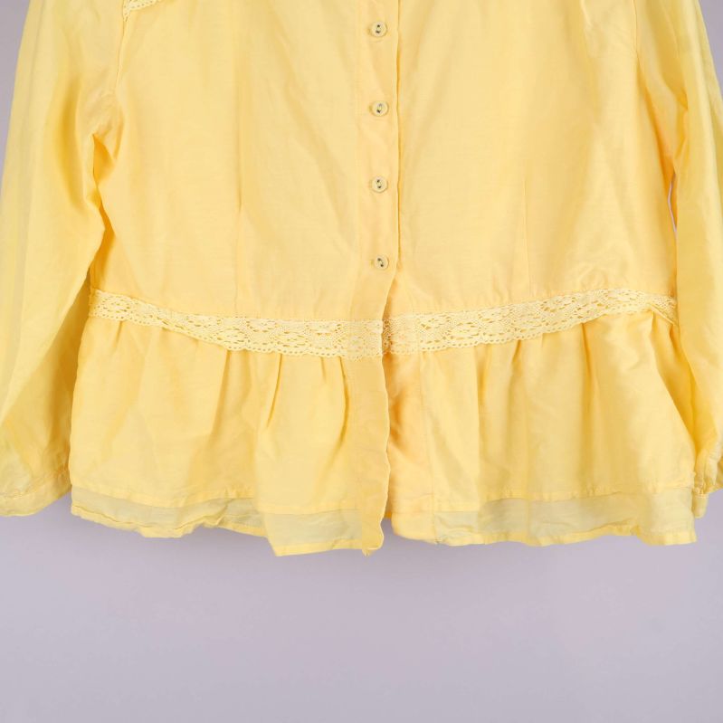 Midjedetalj på blus