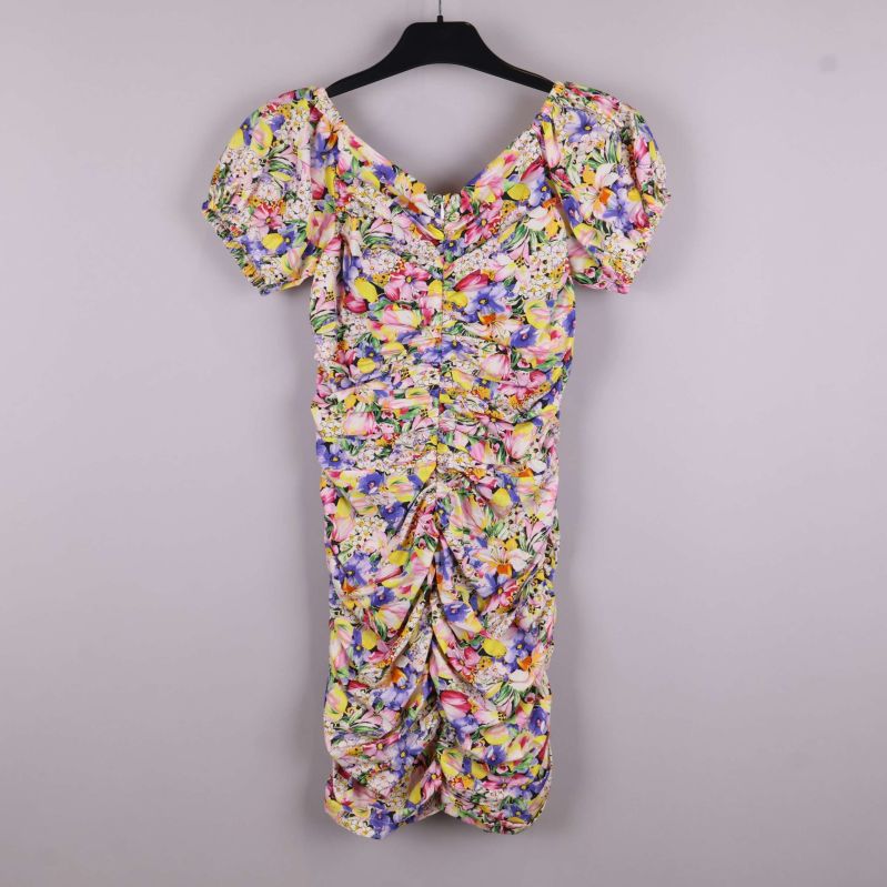 Detaljer av klänningens rygg