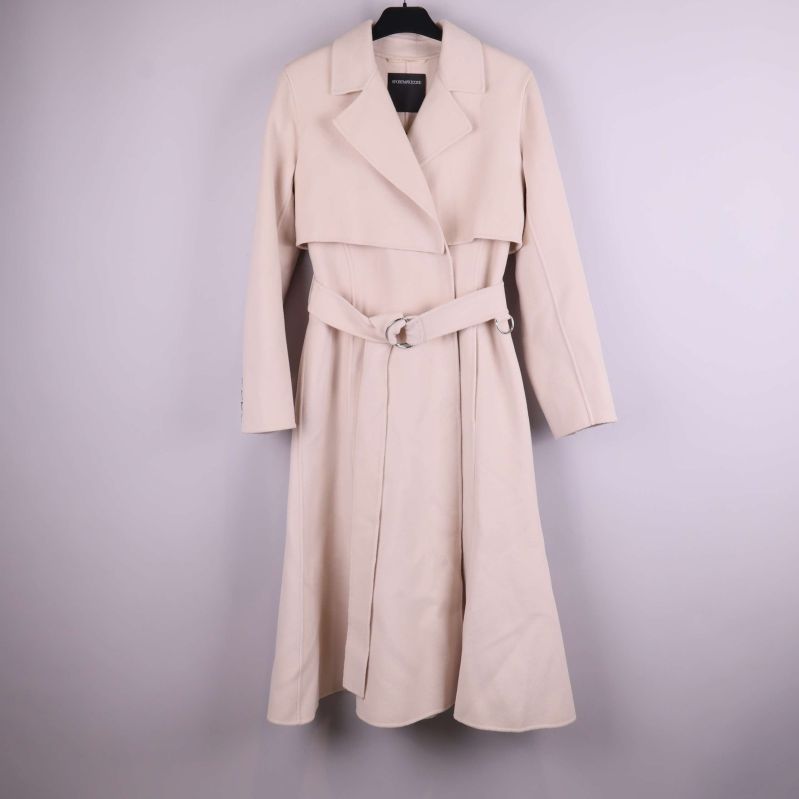 Lång beige kappa med bälte framtill
