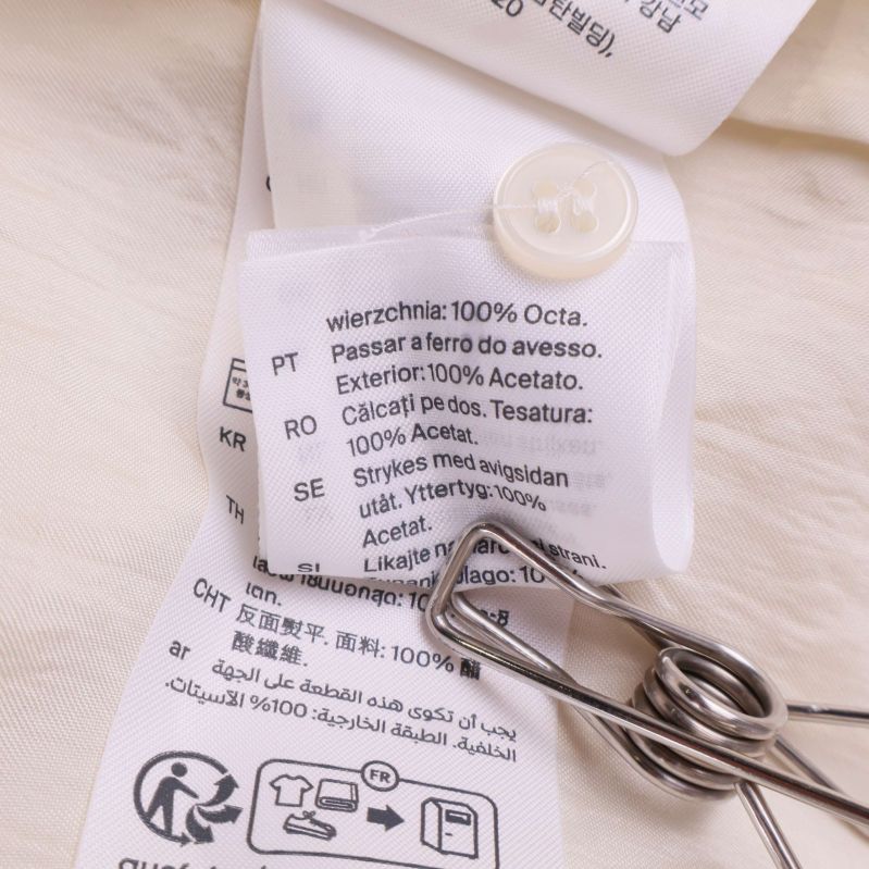 Materiallapp med texten 100% acetat