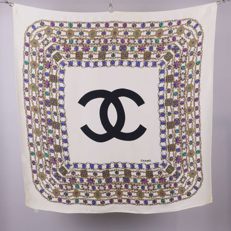 Stor fyrkantig scarf med Chanel-logga 