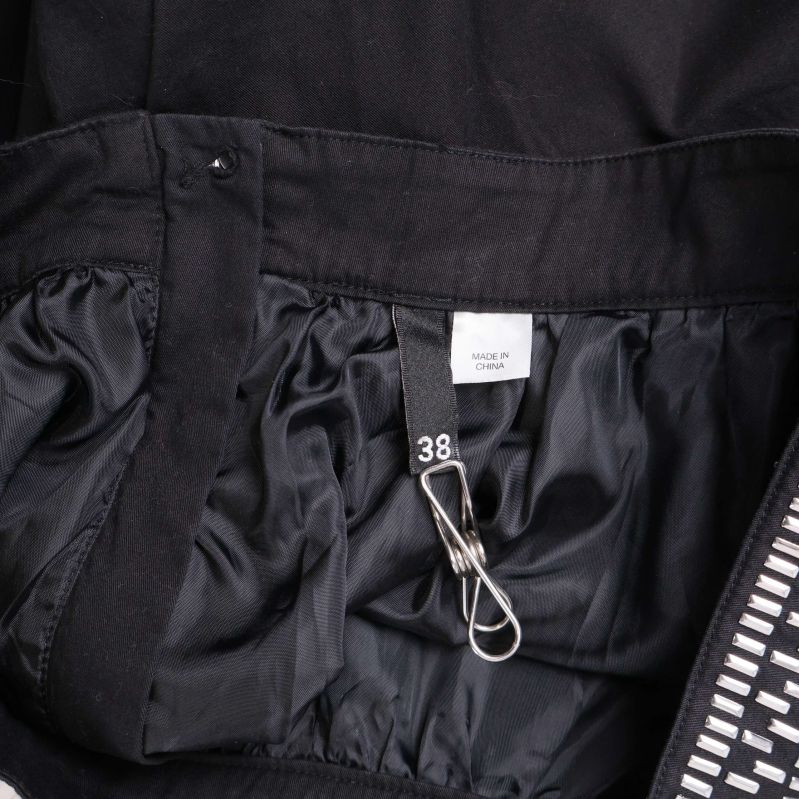 Insida av kjol med storleksetikett och linning