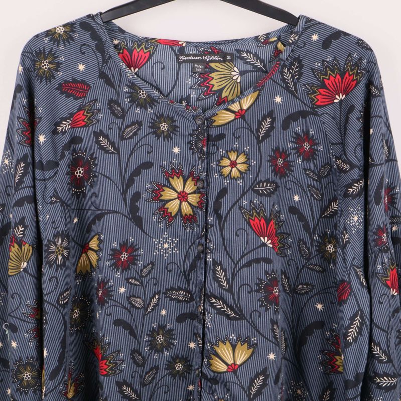 Framdelen av tunika med blommigt motiv