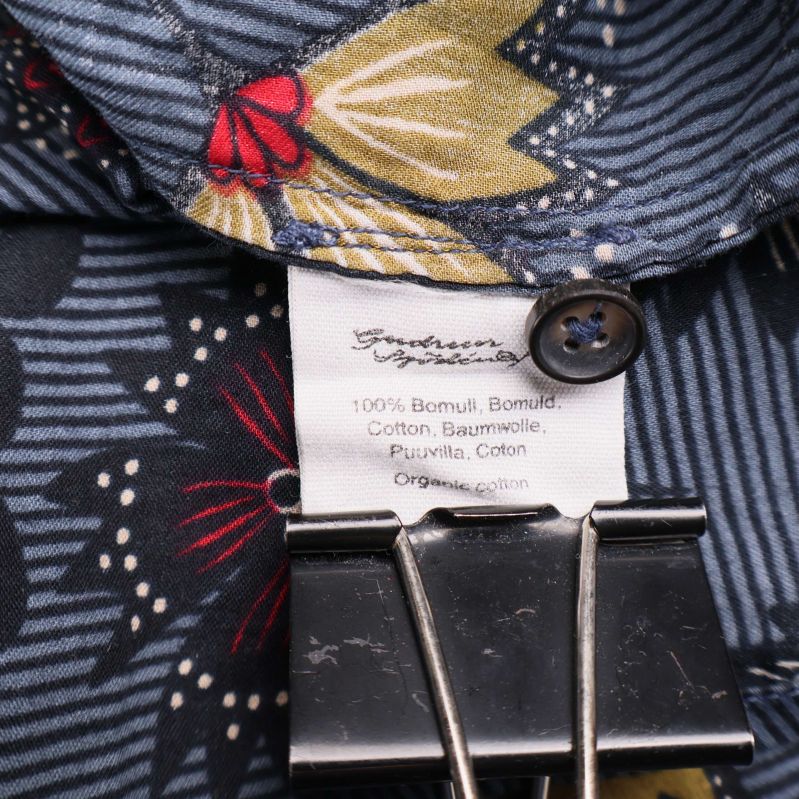 Tvättråd och materialetikett för blå tunika