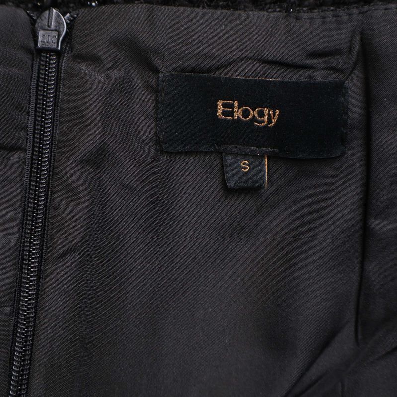 Närbild på svart innerfoder och logotypen Elogy