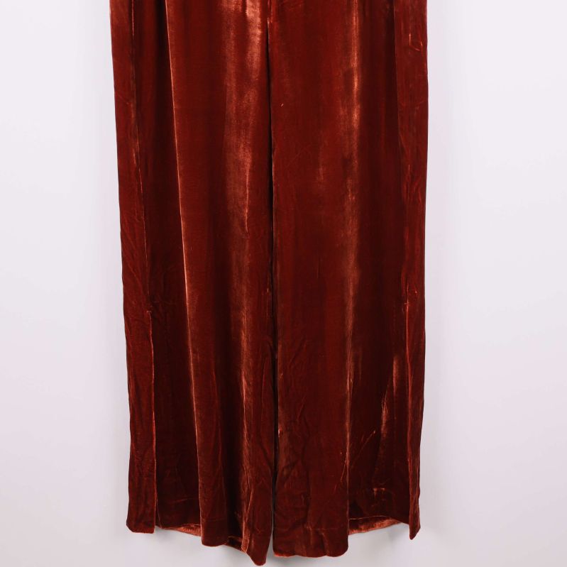 Nedre delen av vida sammetsbyxor i rostbrun nyans